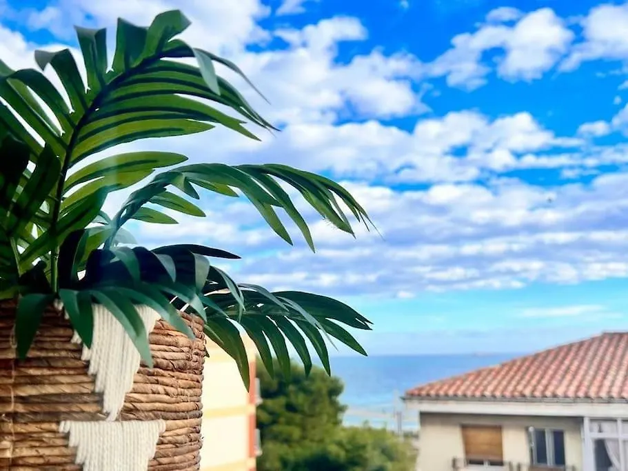 Your Coastal Retreat! Sea Views, Free Parking Tarragona
