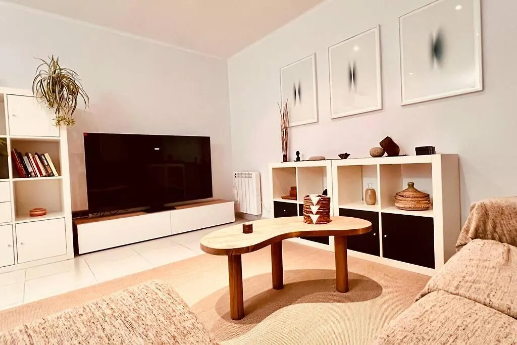 Apartment Your Coastal Retreat! Sea Views, Free Parking Tarragona Spain